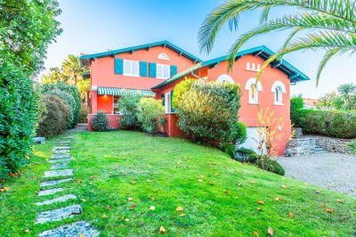 Maison - 220 m² - 8 pièces