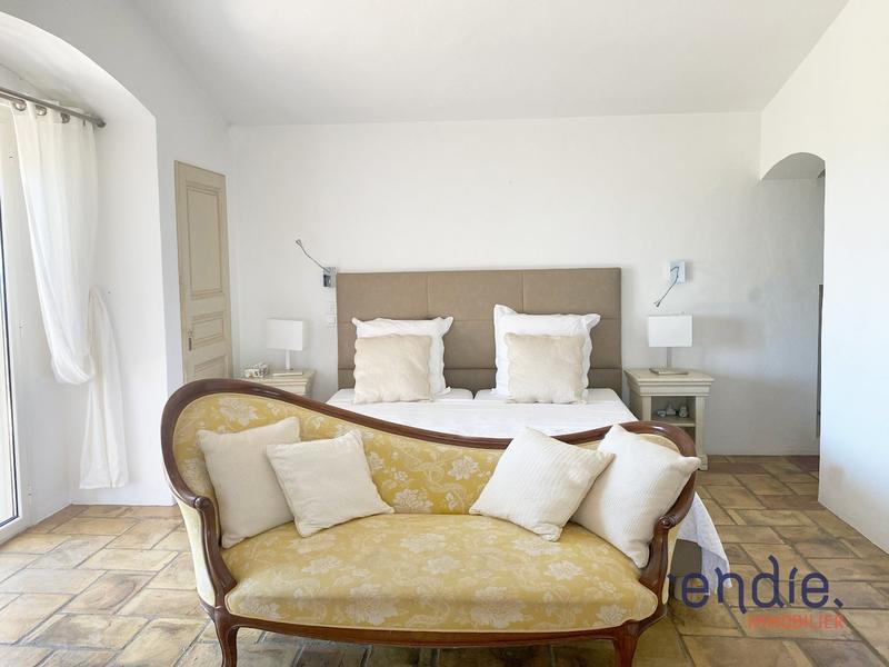 Maison - 300 m² - 6 pièces