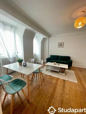 Chambre - 9 m² - 1 pièce