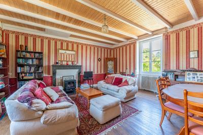 Maison - 209 m² - 8 pièces