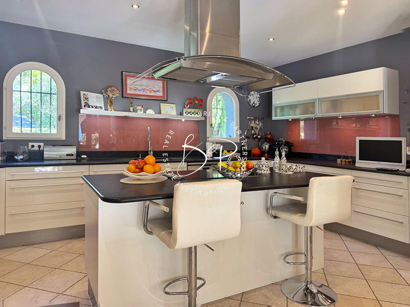 Maison - 192 m² - 8 pièces