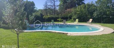 Maison - 400 m² - 16 pièces