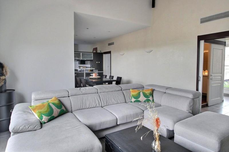 Appartement - 99 m² - 4 pièces