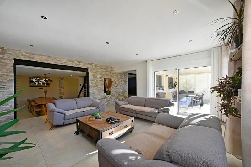 Villa - 232 m² - 8 pièces