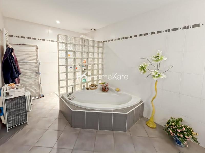 Villa - 224 m² - 6 pièces