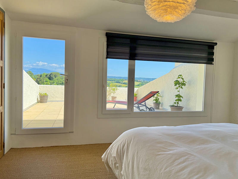 Maison - 238 m² - 9 pièces