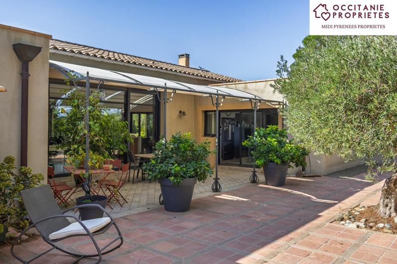 Propriété - 320 m² - 7 pièces