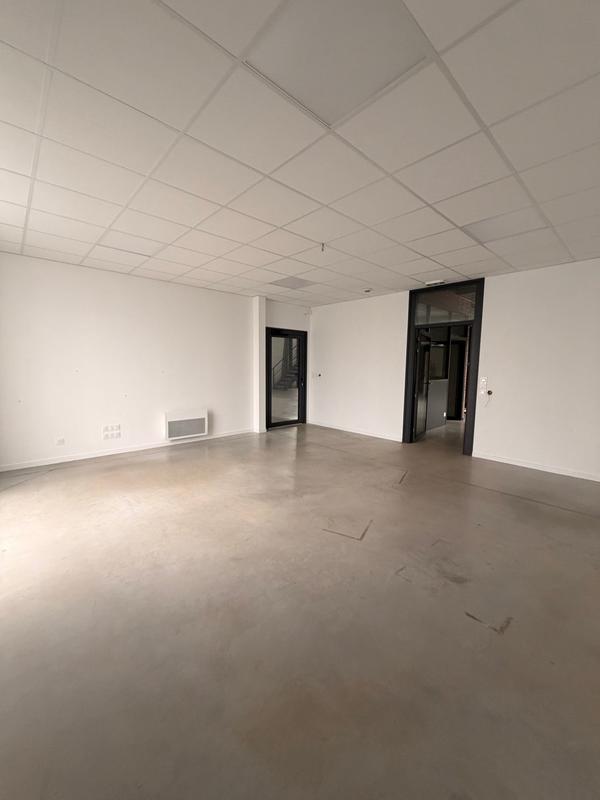 Local commercial - 451 m² - 8 pièces