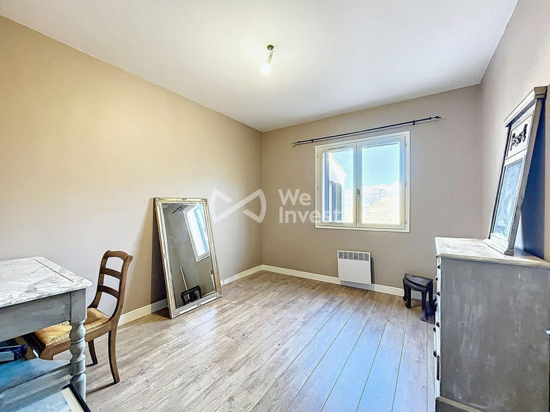 Maison traditionnelle - 230 m² - 9 pièces