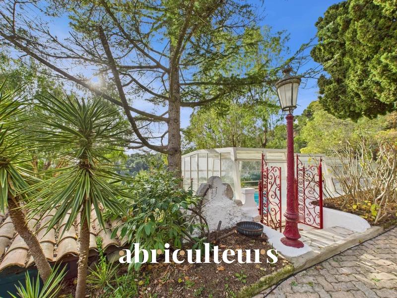 Maison - 223 m² - 7 pièces