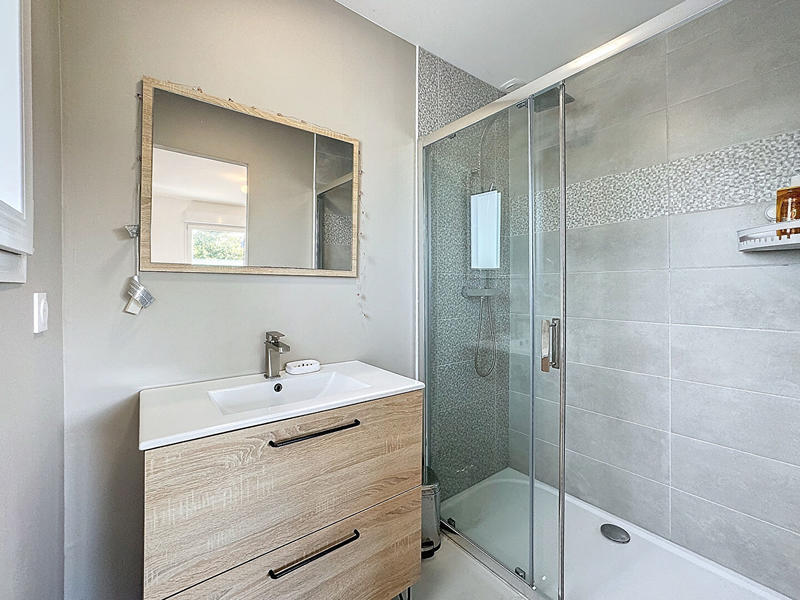 Maison - 180 m² - 9 pièces