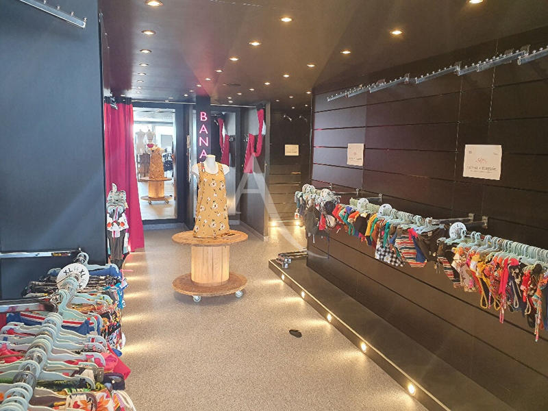 Local commercial - 93 m²