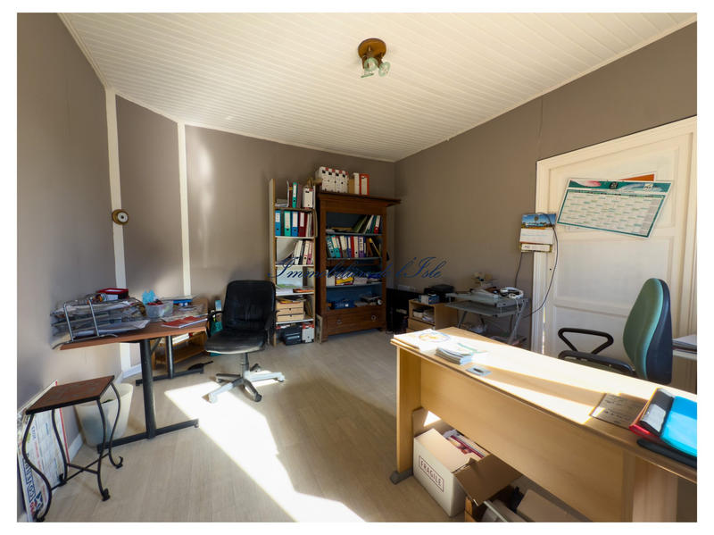 Maison - 236 m² - 9 pièces