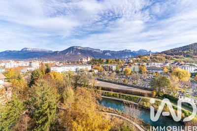 Appartement - 197 m² - 7 pièces