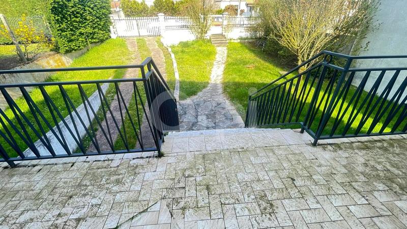 Maison - 92 m² - 6 pièces