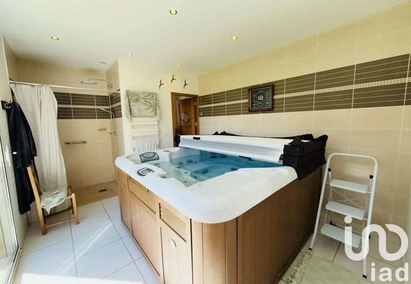 Maison de maîtres - 250 m² - 9 pièces