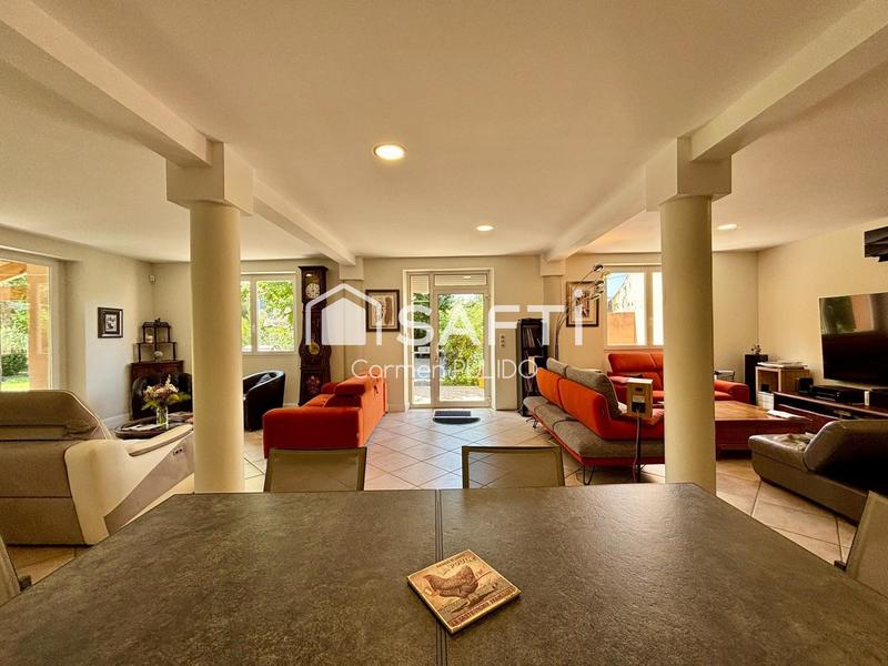 Maison - 200 m² - 6 pièces