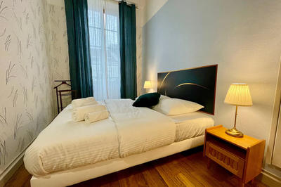 Local commercial - 242 m² - 10 pièces