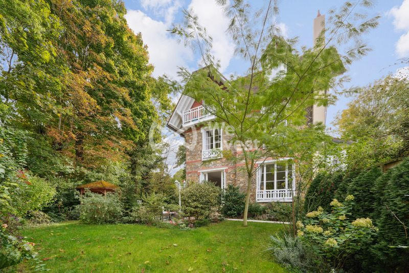 Maison - 266 m² - 10 pièces