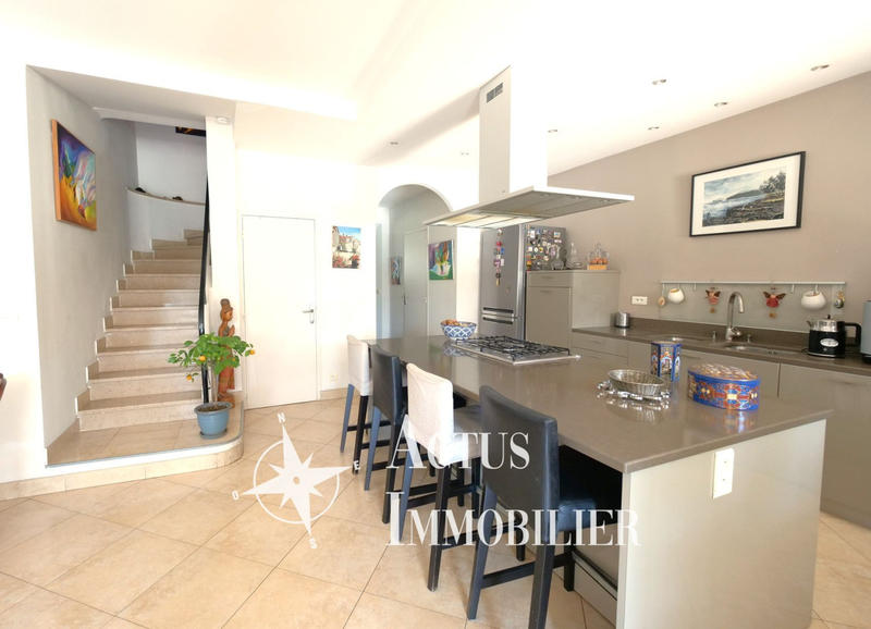 Maison - 200 m² - 7 pièces