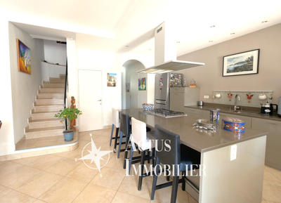 Maison - 200 m² - 7 pièces