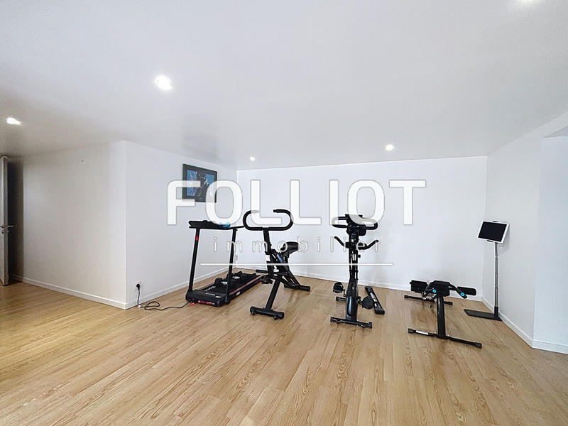 Maison - 210 m² - 5 pièces