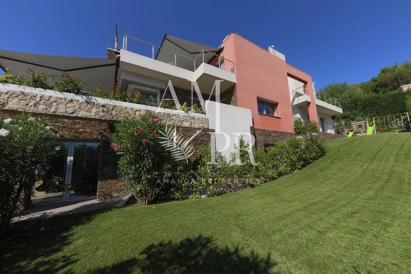 Maison - 291 m² - 8 pièces