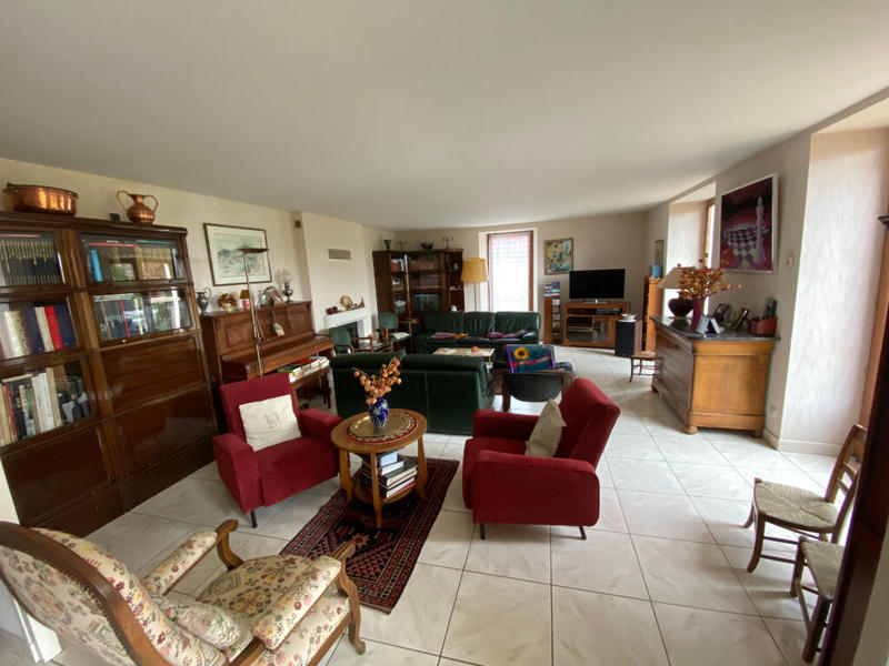 Maison - 240 m² - 10 pièces