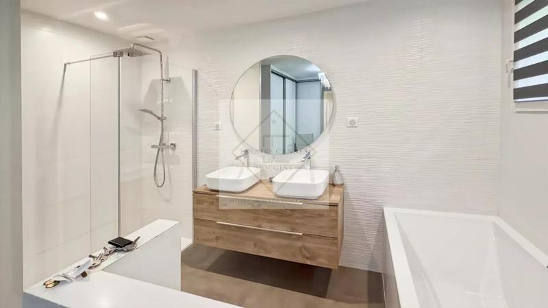 Villa - 220 m² - 5 pièces