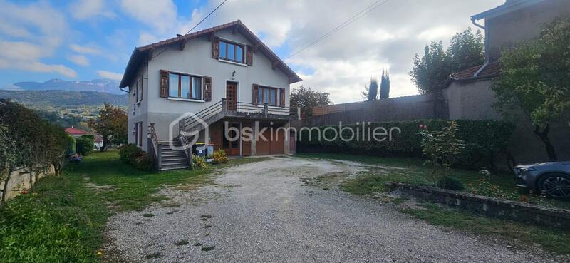 Maison - 235 m² - 5 pièces