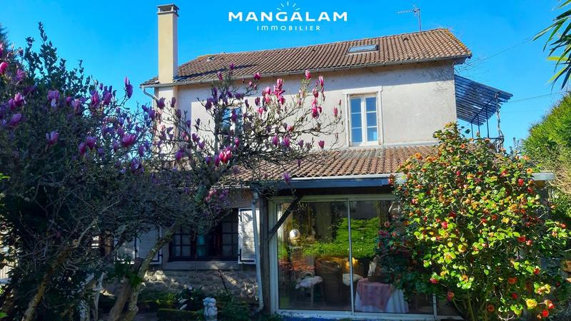 Maison traditionnelle - 196 m² - 8 pièces