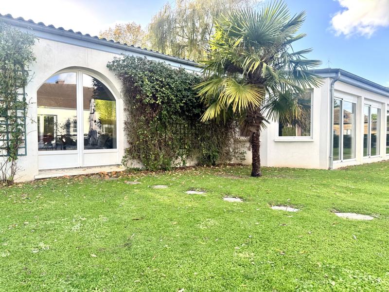 Maison - 480 m² - 10 pièces