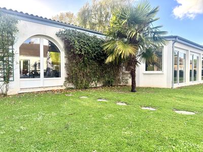 Maison - 480 m² - 10 pièces