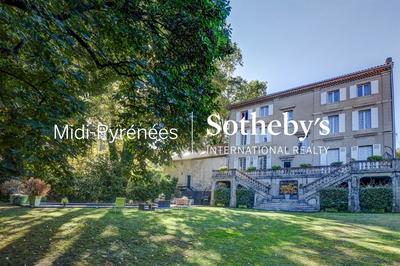 Maison - 620 m² - 15 pièces