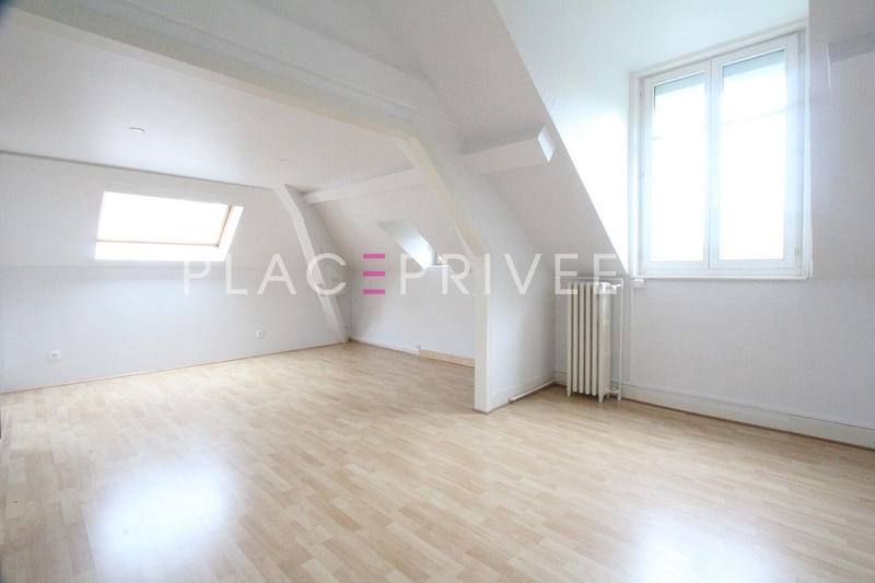 Maison - 203 m² - 9 pièces