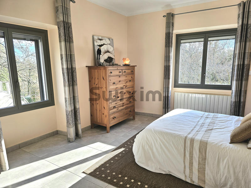 Maison - 205 m² - 6 pièces