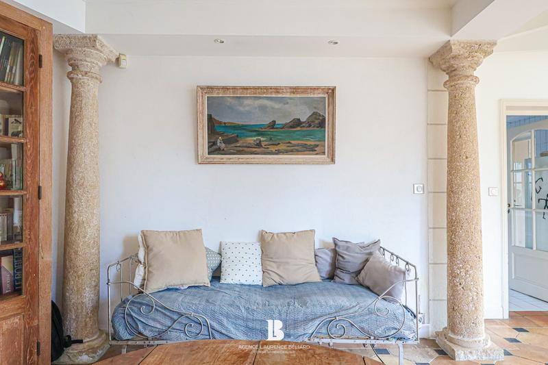 Maison - 218 m² - 9 pièces