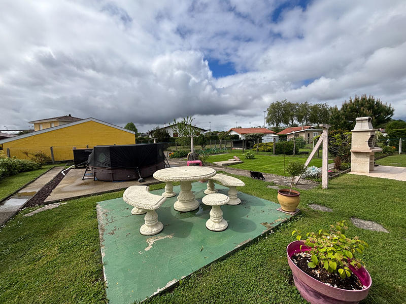 Maison - 250 m² - 7 pièces