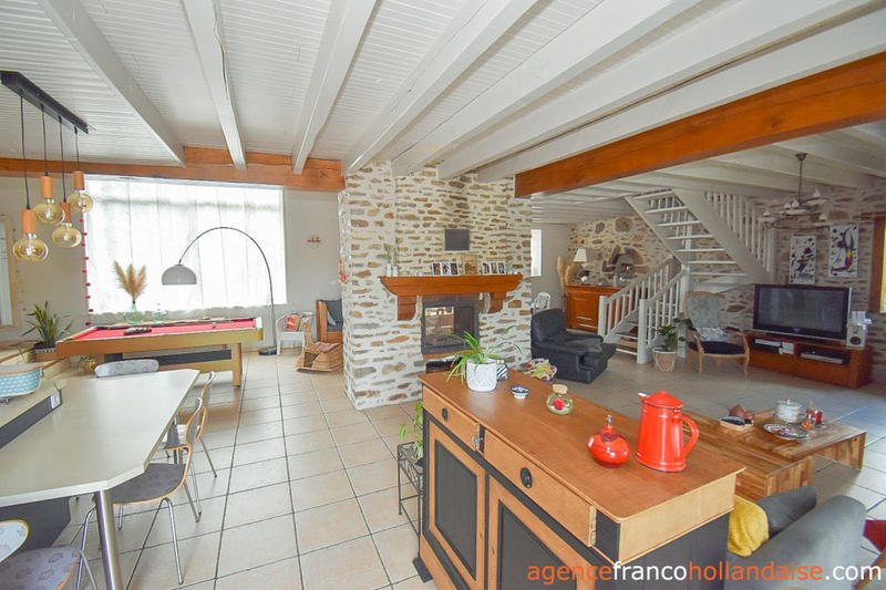Maison - 216 m² - 9 pièces