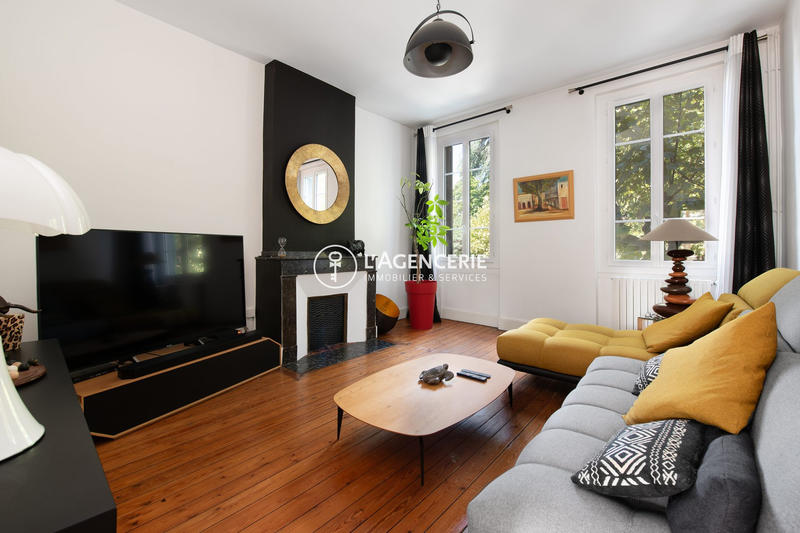 Maison - 235 m² - 9 pièces