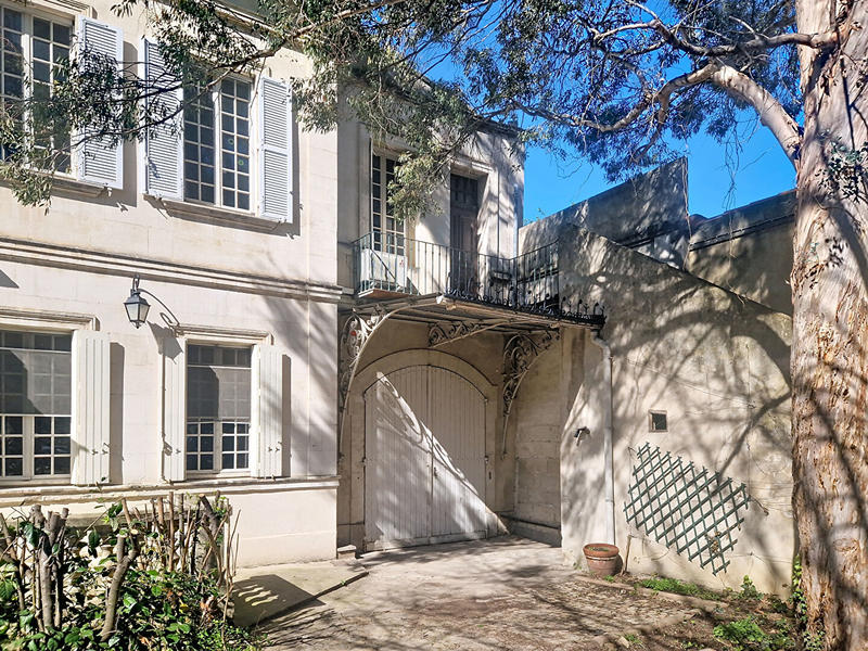 Demeure - 255 m² - 9 pièces