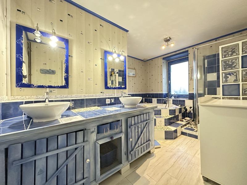 Maison - 335 m² - 8 pièces