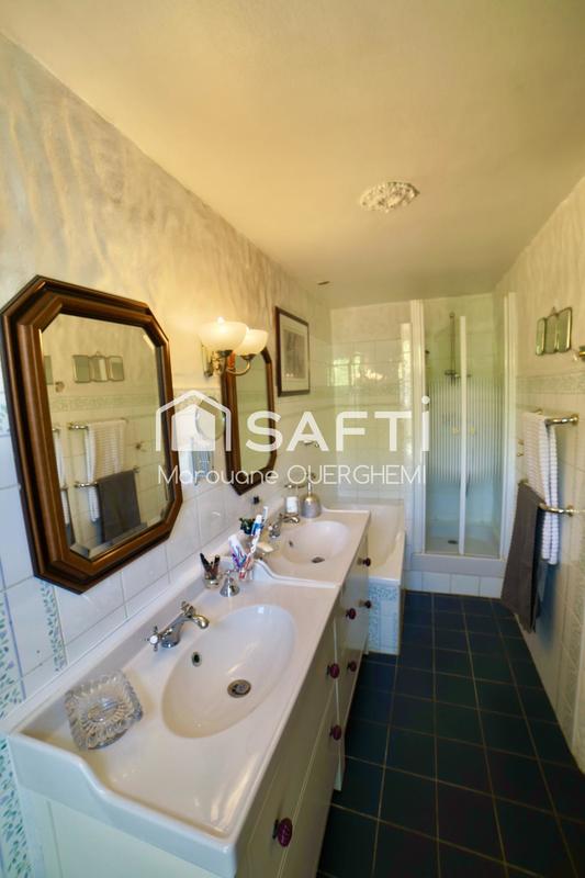 Maison - 484 m² - 12 pièces