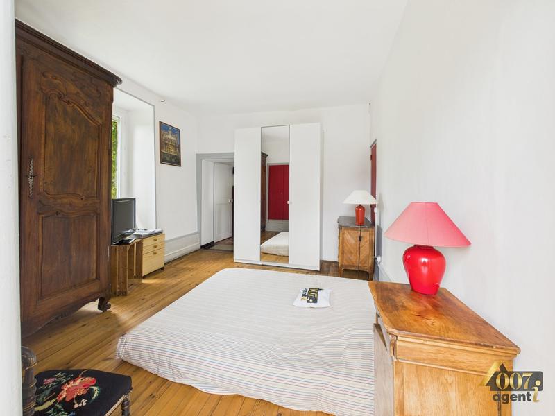 Maison - 121 m² - 8 pièces