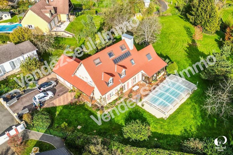 Maison traditionnelle - 190 m² - 8 pièces