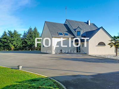 Maison - 245 m² - 9 pièces