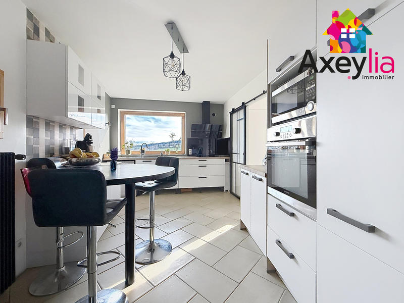 Maison - 195 m² - 8 pièces