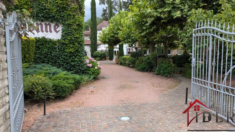 Demeure - 460 m² - 14 pièces