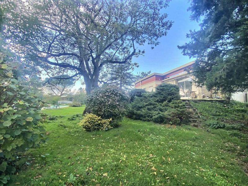 Maison - 202 m² - 7 pièces