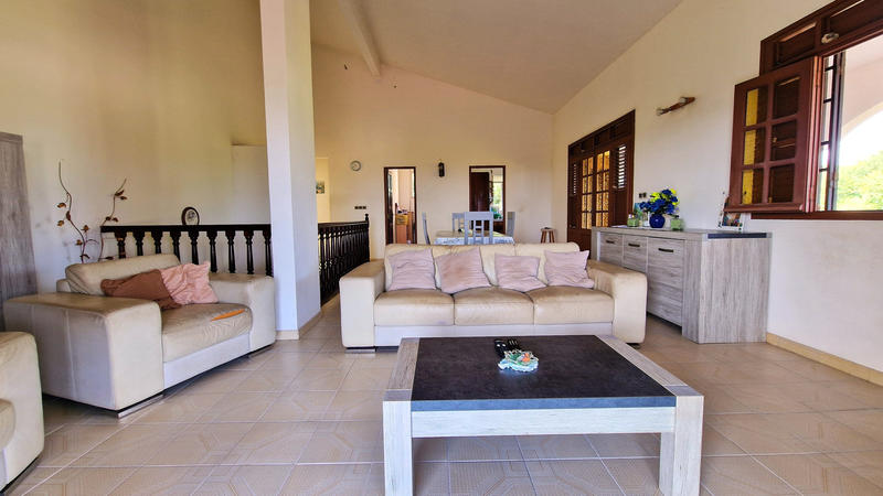 Maison - 238 m² - 9 pièces